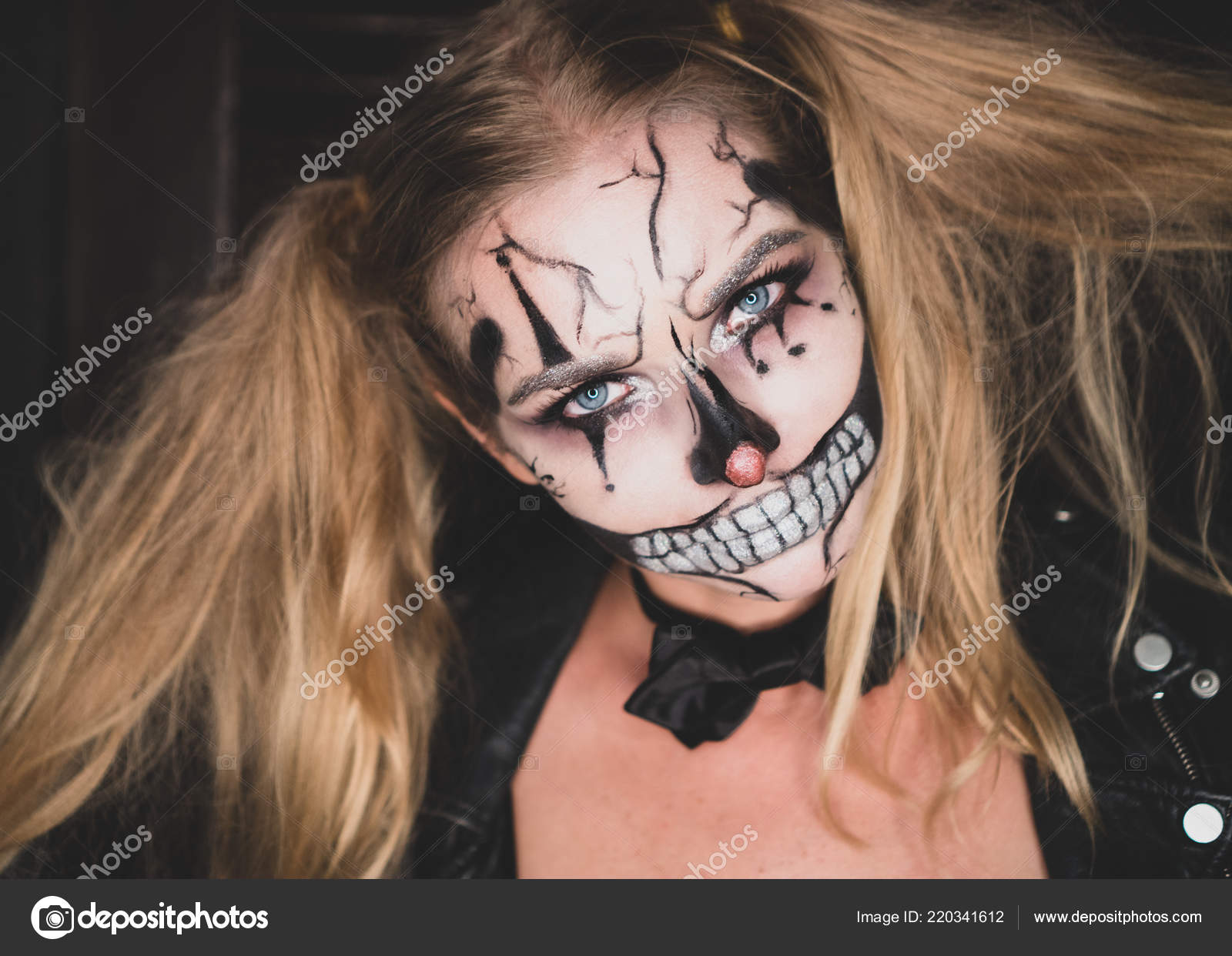 Cara Perto Mulher Com Maquiagem Assustadora Crânio Palhaço
